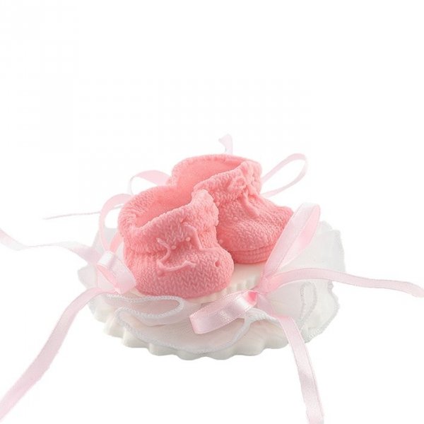 Buciki różowe na tiulu - dekoracja tortu na chrzest