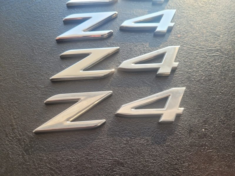 EMBLEMAT NAPIS &quot; Z 4 &quot; BMW Z4 E85 E86 ORYGINAŁ NA KLAPĘ