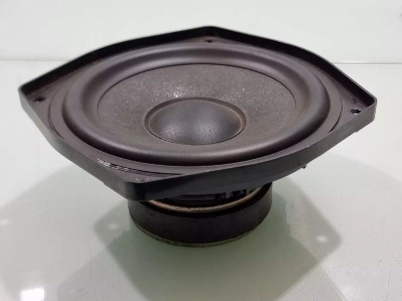 GŁOŚNIK NISKOTONOWY BASOWY BMW Z4 E85 E86 HIFI 2 OHM 6915840 PRZEDNI 