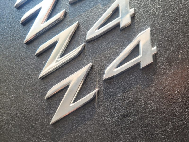 EMBLEMAT NAPIS &quot; Z 4 &quot; BMW Z4 E85 E86 ORYGINAŁ NA KLAPĘ
