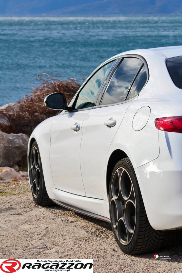 Dokładki progów side lips STILE ITALIA CARBON Alfa Romeo Giulia 2016 - 2024