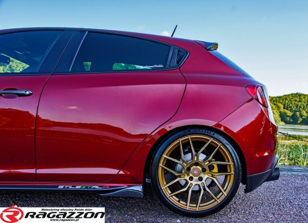 Dokładki progów side skirts flaps STILE ITALIA CARBON Alfa Romeo Giulietta