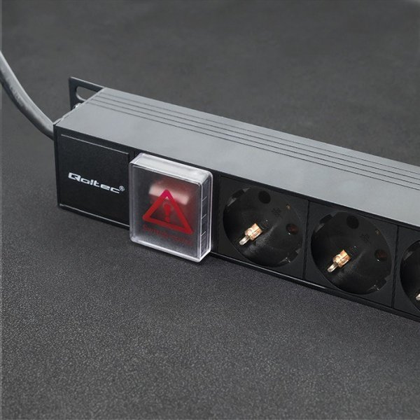 Qoltec Listwa zasilająca PDU do RACK | 16A | 16xSCHUKO | Pionowa | 1.8m