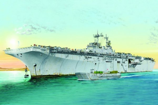 Hobby Boss 83404 1/700. Uss Kearsarge Lhd-3
