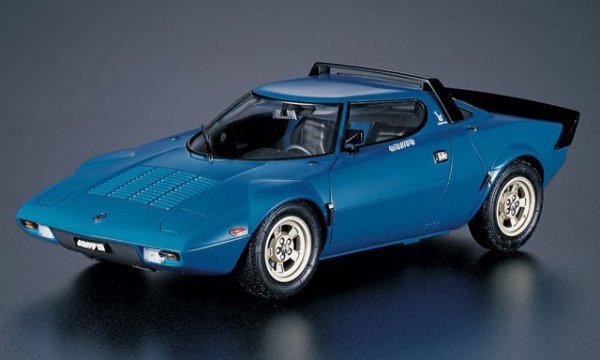 Hasegawa HC15-21215 Lancia Stratos HF "Stradale" (1972) 1/24