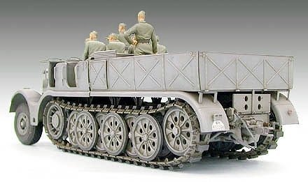 Tamiya 35239 German 18 ton Half-Track FAMO 1/35