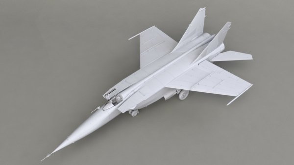 Icm 72174 Mig-25 RBF