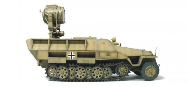AFV Club AF35116 Sd.Kfz 251/20 D 1/35