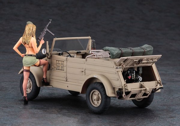 Hasegawa SP473-52273 Pkw.K1 Kübelwagen Type 82 (Balloon Tire) w/Blonde Girl's Figure 1/24