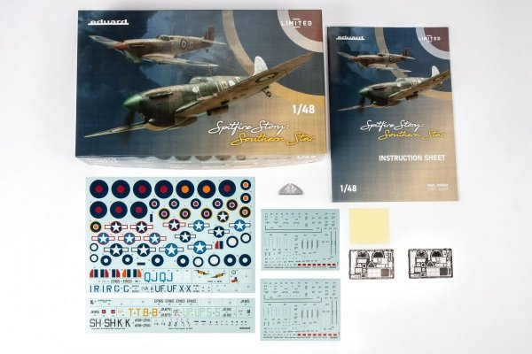 Eduard 11157 Spitfire Mk.V Story: Southern Star Dual Combo