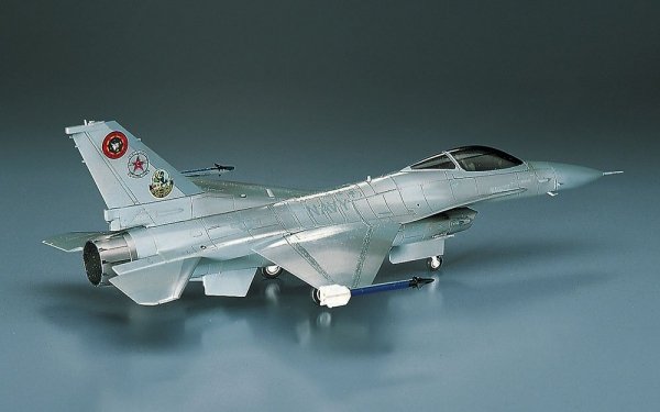 Hasegawa C12-00342 F-16N Top Gun 1/72