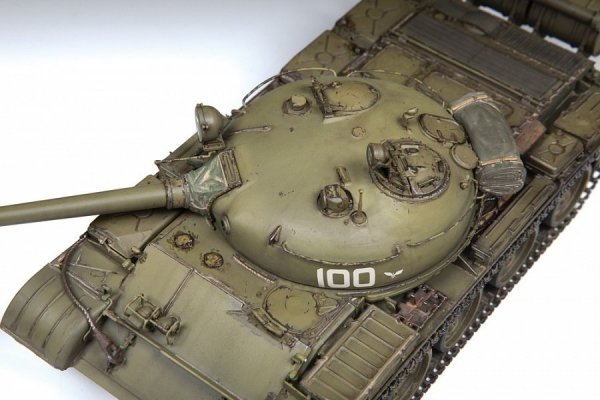 Zvezda 3622 T-62 Soviet Main Battle Tank  1/35