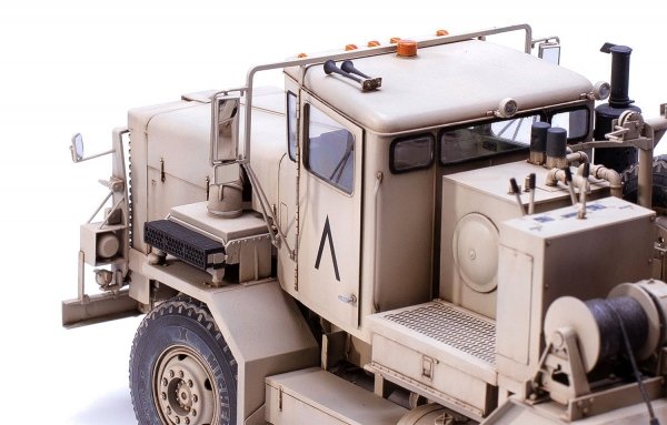 Meng SS-013 U.S. M911 C-HET (8x6) and M747 Heavy Equipment Semi-Trailer 1/35