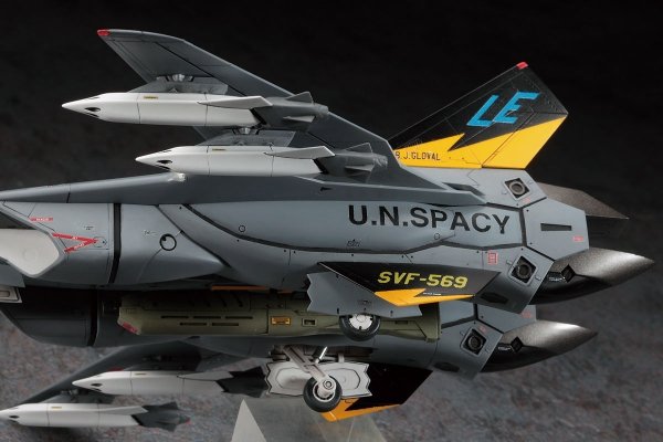 Hasegawa 65799 VF-19A &quot;SVF-569 Lightnings&quot; w/High-Maneuver Missiles &quot;Macross Plus&quot; 1/72