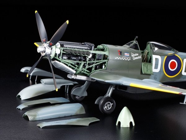 Tamiya 60321 1/32 Spitfire Mk.XVIe