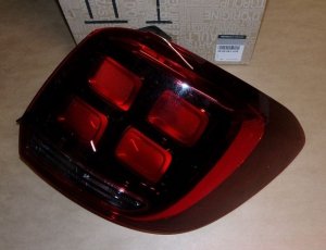 Original Phares Feux Arrière pour Dacia Sandero 2017-2020 Droite ,265506147R