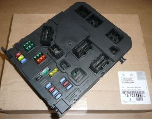 Boîte à fusibles Citroën Berlingo II Peugeot Partner II BSI 07 et plus récent  ,  1612812380