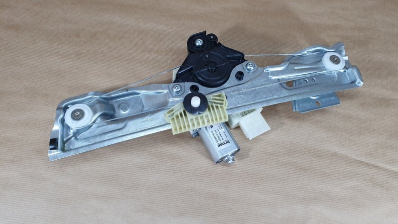 Lève-vitre électrique arrière droit d'origine Renault Mégane IV, 827209167R