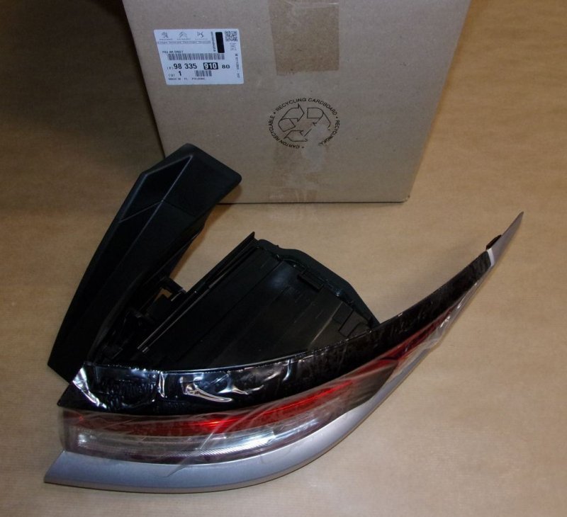 Feu arrière Citroën DS3 Crossback droit, 9833591080, 9833591080, 