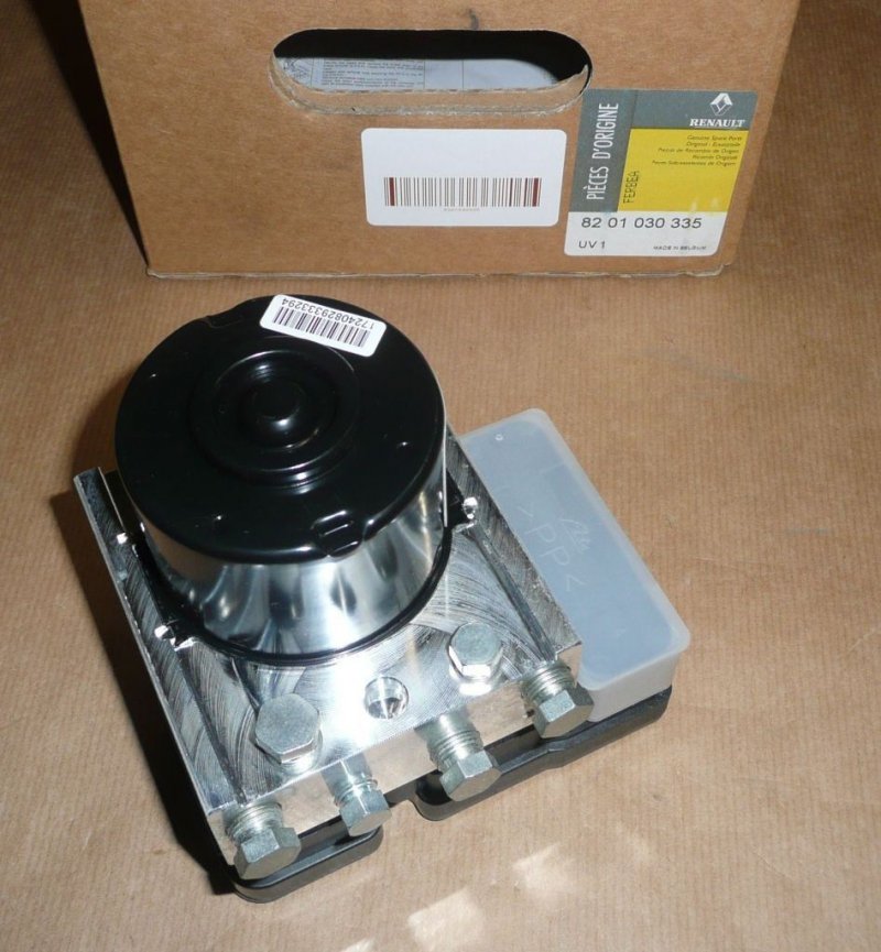 Original  Pompe de frein ABS Renault Twingo II 1.2TCER Wind , 8201030335