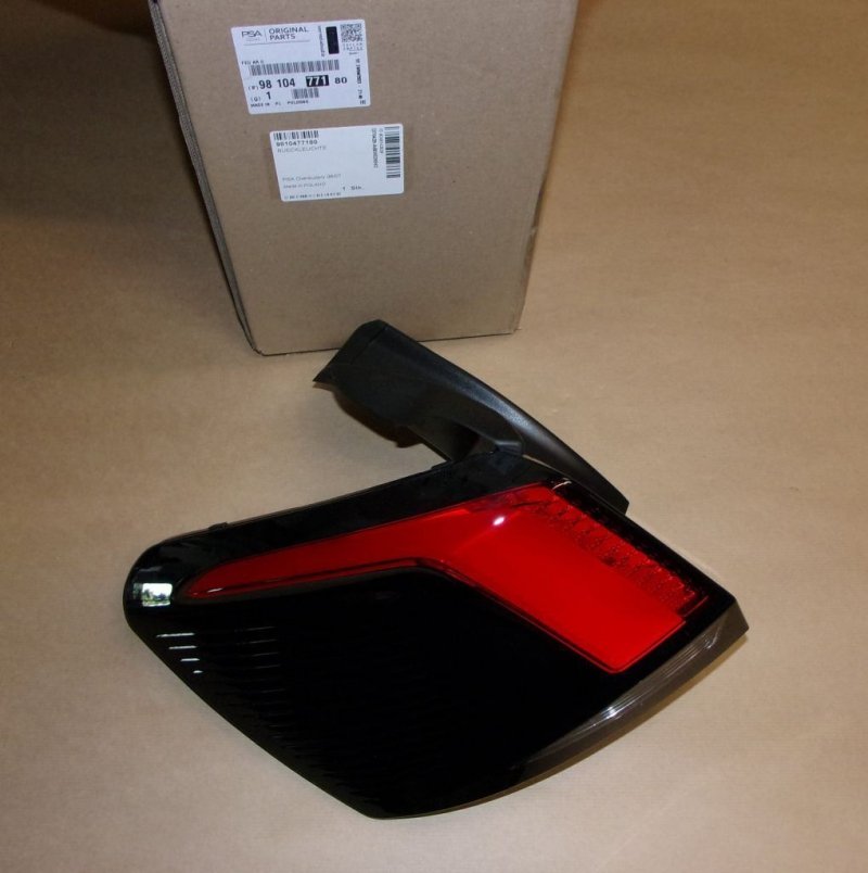 Feu arrière Peugeot 3008 II gauche, 9810477180, 9810477180,