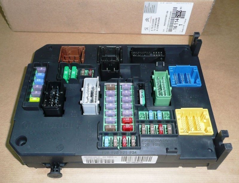 BOÎTE À FUSIBLES CITROËN C4 PICASSO 13|} BSI ,  1611428080