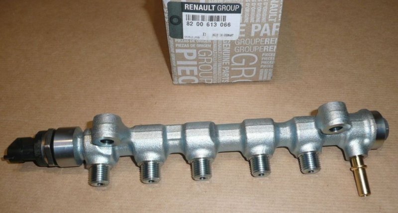 Original  Rampe d'injection Renault Trafic II 2.5DCI , 8200613066