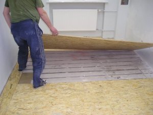 Montaż płyt OSB do podłoża