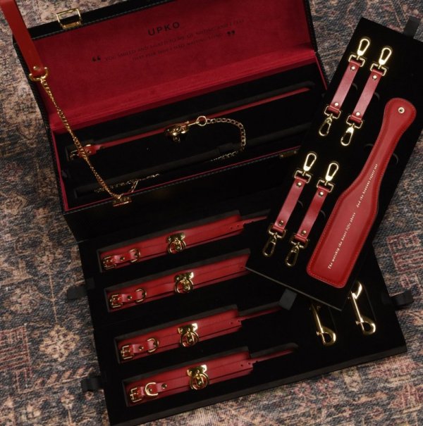 Zestaw czerwonych skórzanych akcesoriów Upko Leather Kinky Tools Set Red (czerwony)