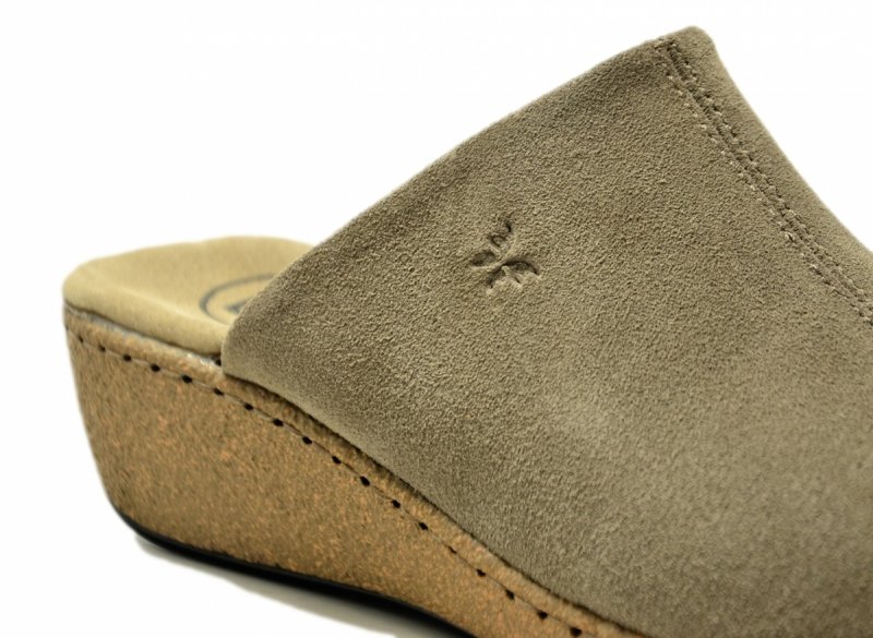 Klapki skóra 38 taupe FILIPPO 7567 skórzane na koturnie zamsz