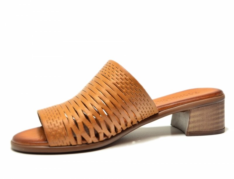 Klapki 38 Sokolski skóra 708 camel skórzane na obcasie