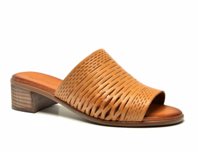 Klapki 39 Sokolski skóra 708 camel skórzane na obcasie