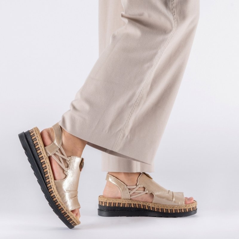 Sandałki beżowe złote 36 RIEKER 7972 beż na koturnie platformie