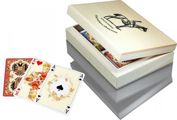 Piatnik Karty Lux w szkatułce drewnianej z logo Piatnik