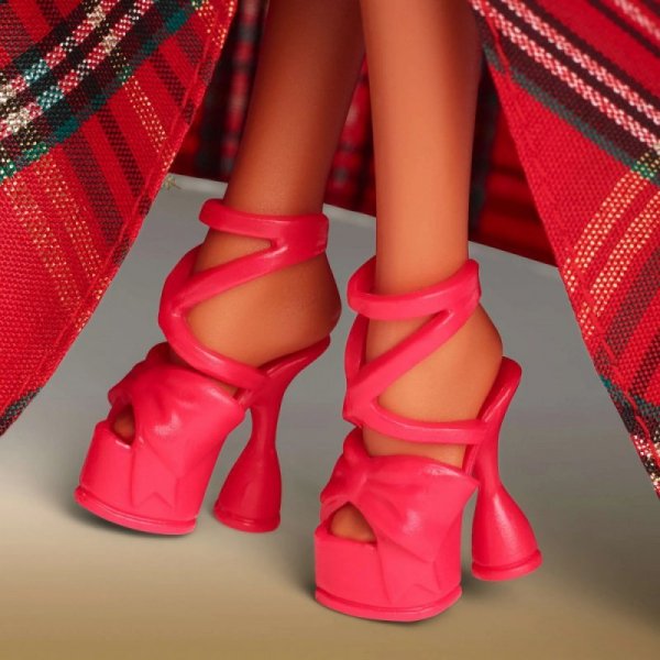 Mattel Lalka Barbie Holiday brunetka