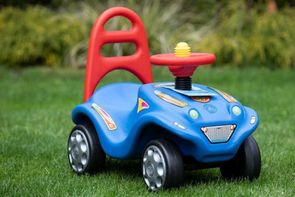 Auto MINI-MOBILE niebieskie jeździk pojazd MARGOS jeździdełko