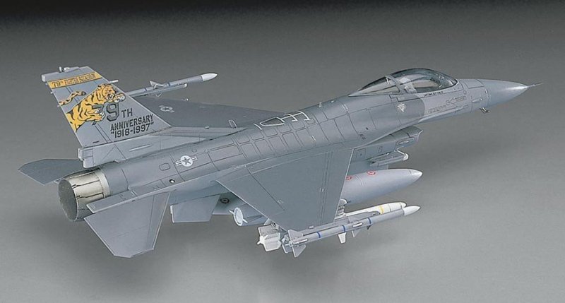 HASEGAWA F-16CJ FIGHTING FALCON SKALA 1:72