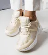 Beżowe sneakersy z metalicznymi wstawkami Ruais