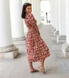 Czerwona sukienka midi w kwiatki Cocci