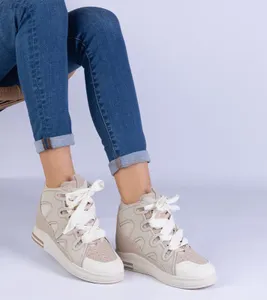 Beżowe sneakersy damskie z grubymi sznurówkami Gralina