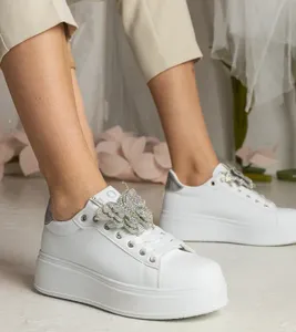 Biało-srebrne sneakersy z motylkiem z cyrkoniami Kariba