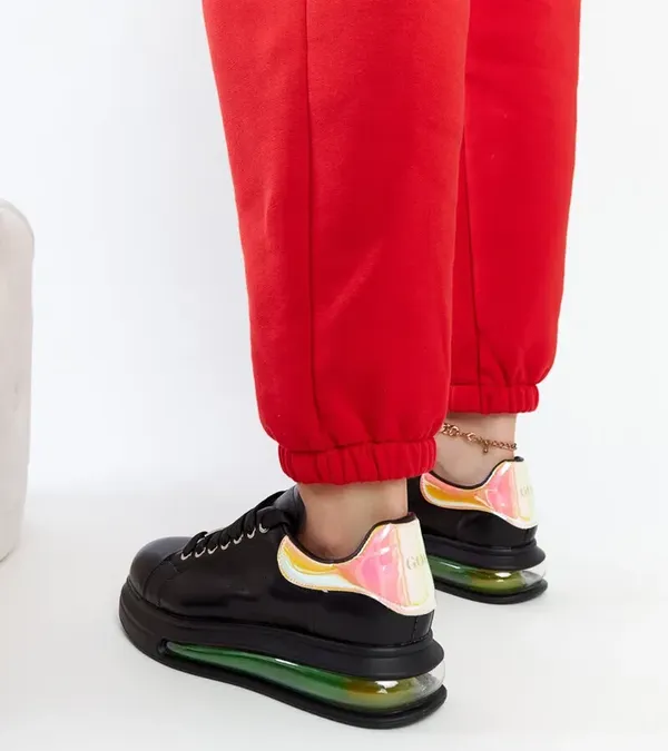 Czarne sneakersy na platformie GOE NN2N4030