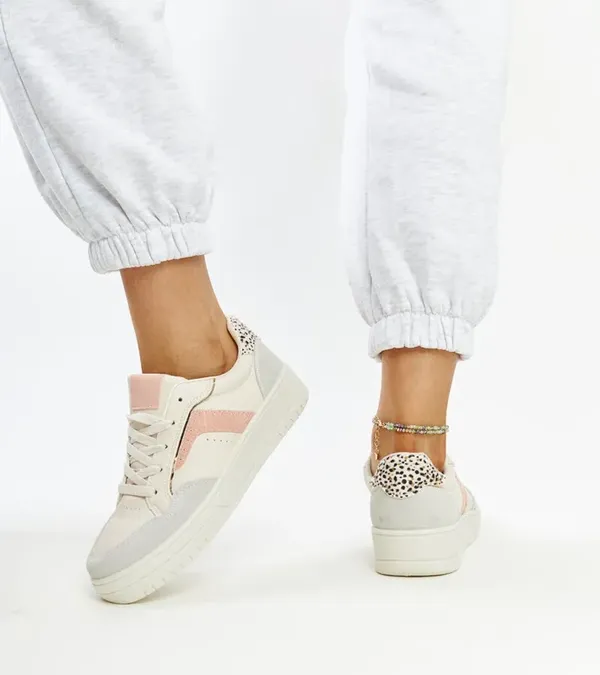 Białe sneakersy na platformie Walda