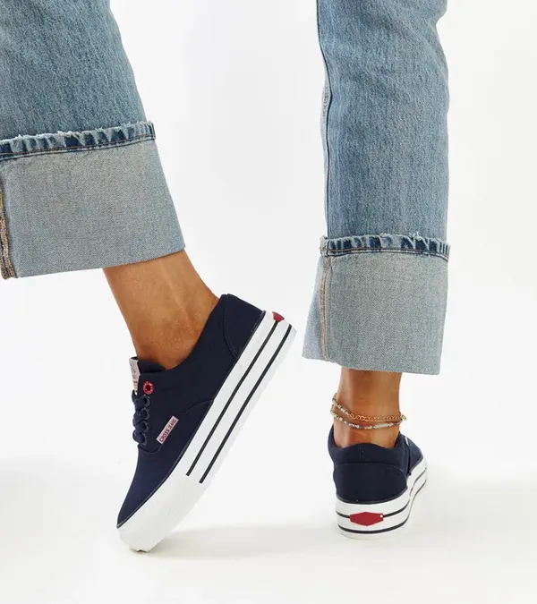 Granatowe damskie trampki na grubej podeszwie CROSS JEANS