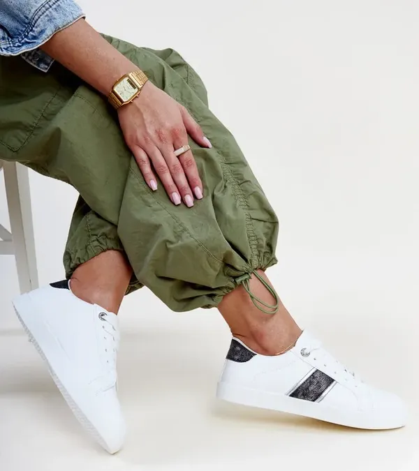 Biało-czarne sneakersy z ozdobnym paskiem Grada