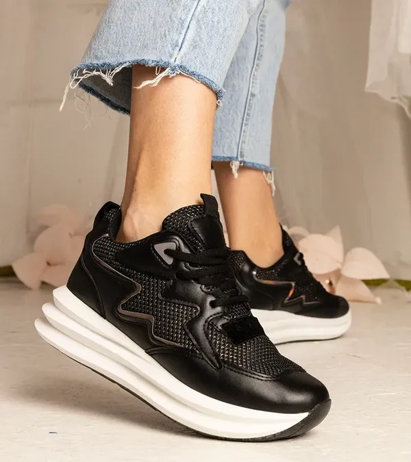 Czarne sneakersy z holograficznym elementem Elaiza