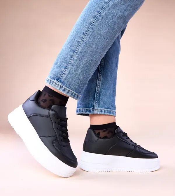 Czarne sneakersy na platformie Avita