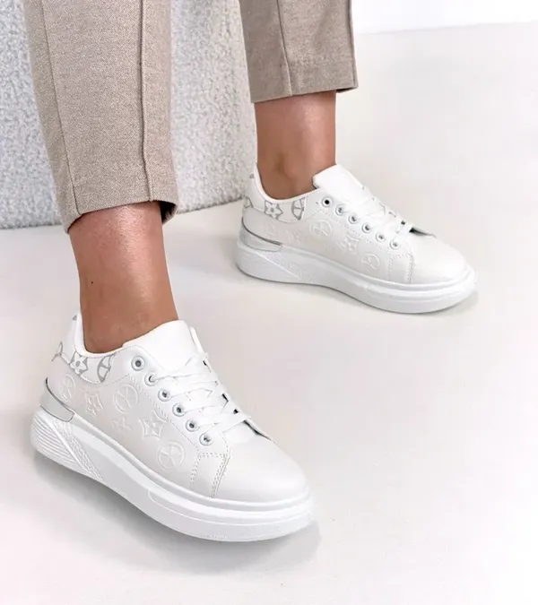 Białe Sneakersy Zdobione Tłoczeniem Peyton