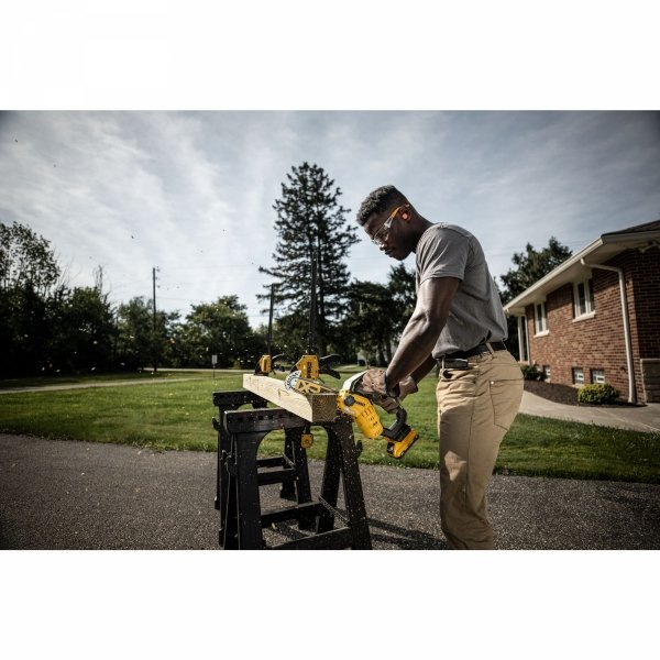 Akumulatorowa pilarka łańcuchowa DeWalt DCMPS520N 18V XR 20cm