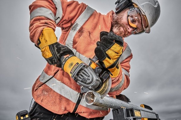 Akumulatorowa szlifierka kątowa DeWalt DCG418N 125mm 54V XR FLEXVOLT